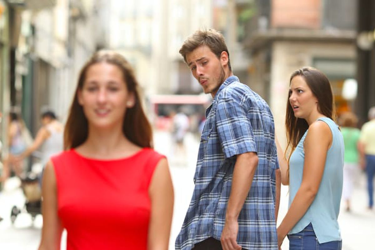 Distracted Boyfriend meme about Dryrobe